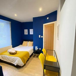 En-Suite Near Stratford In A Guesthouse